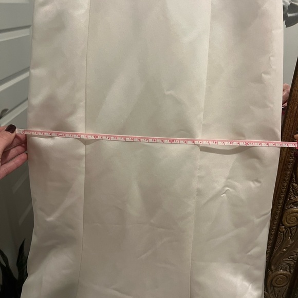 Allure Bridals wedding dress fit and flare satin mermaid style Ivory 4 - Picture 14 of 17